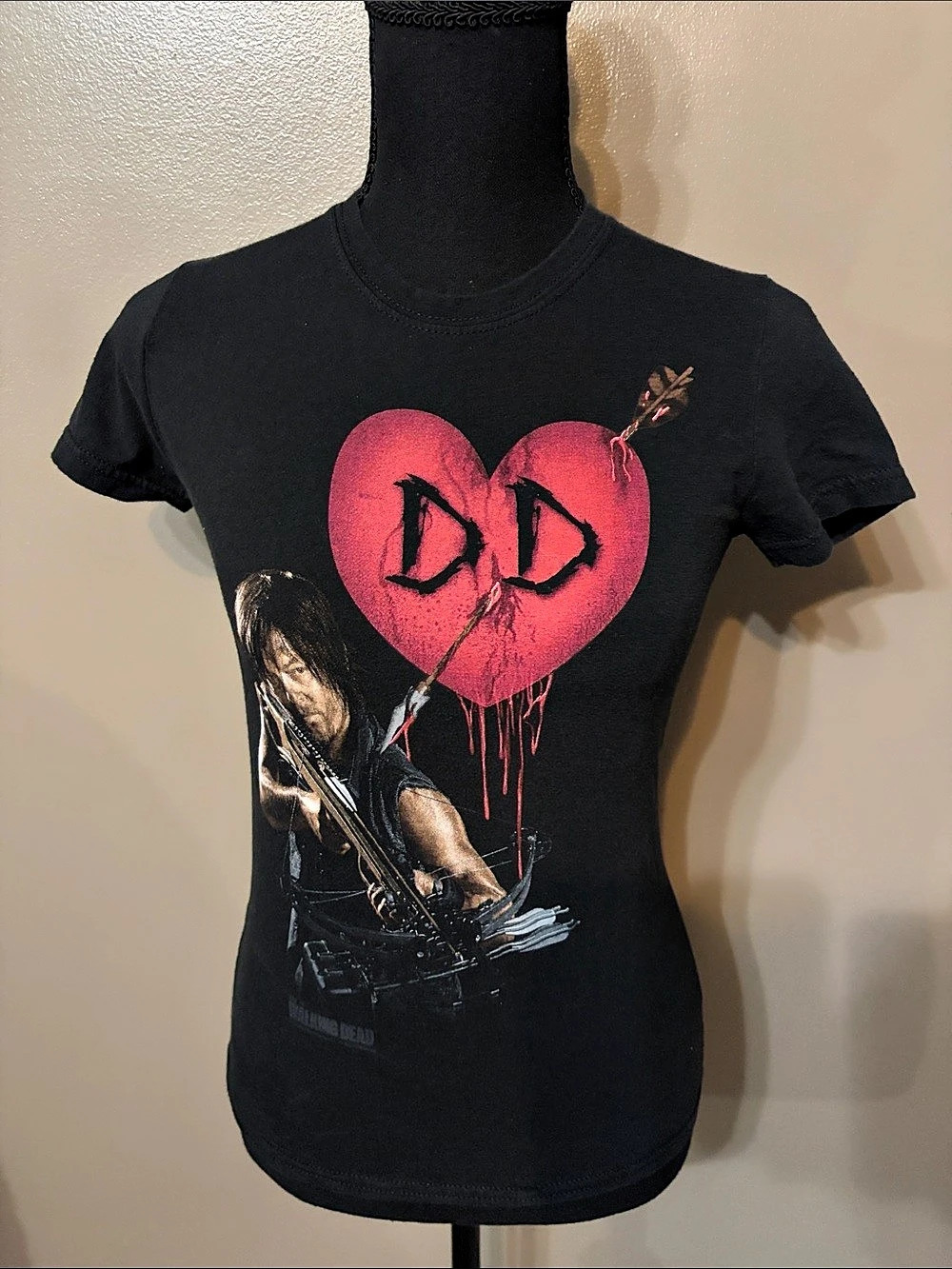 Bay Island Short Sleeve Tee Daryl Dixon The Walking Dead in Black Size Small